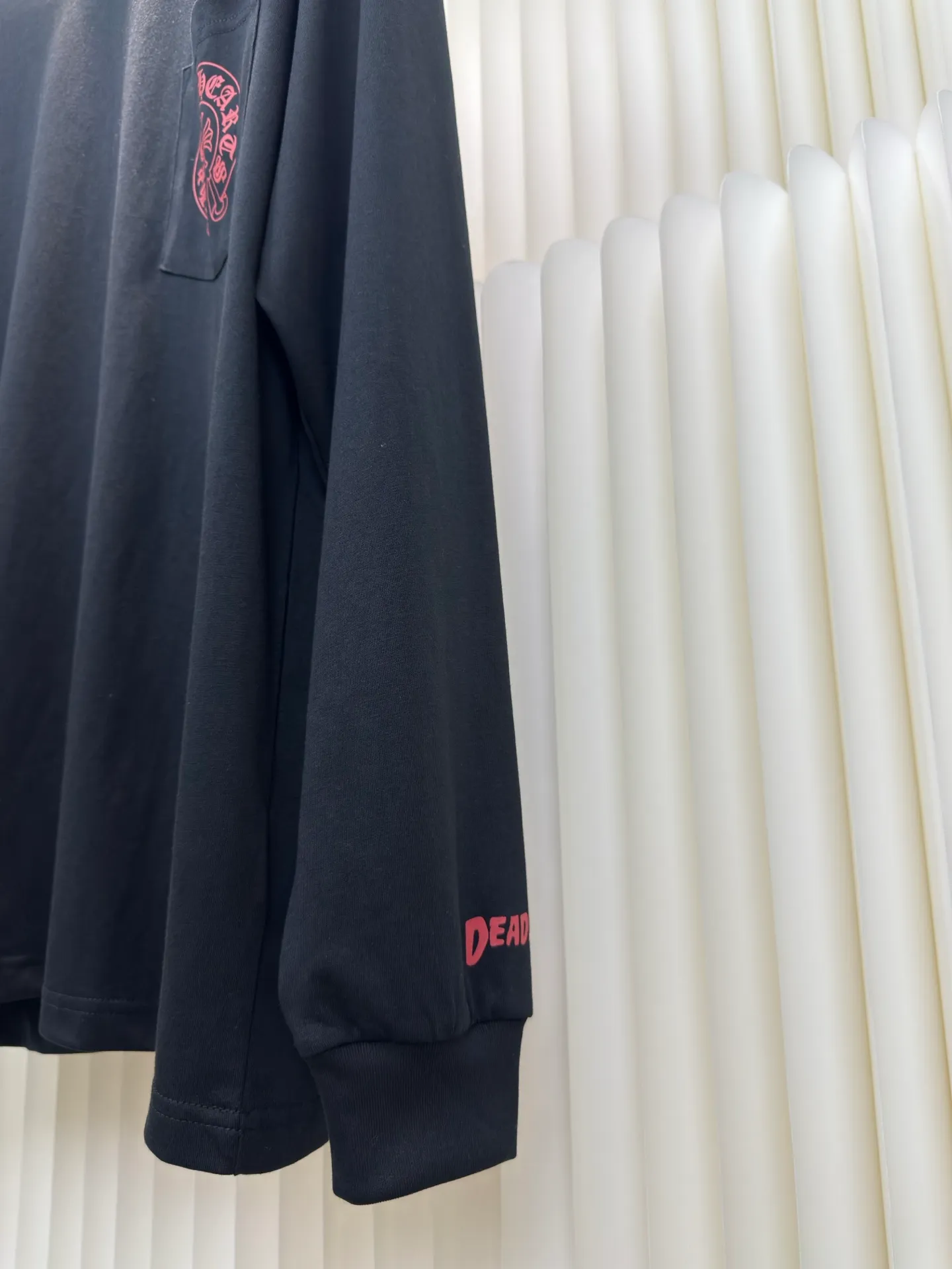 P310 Chrome Hearts Deadly doll, American comic printed round neck and long sleeves. The fabric is made of 26-woven 200g cotton. Printing is very important. The ink printing used in the original version is generally incapable of being restored by ordinary printing factories. After running to many factories, the time paid off in the end. Size S M L